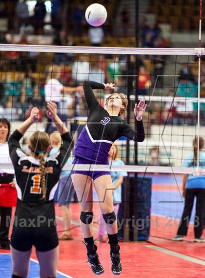 Thumbnail 2 in Bayfield vs. Lamar (CHSAA 3A Pool 1) photogallery.
