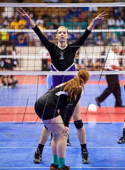 Thumbnail 1 in Bayfield vs. Lamar (CHSAA 3A Pool 1) photogallery.