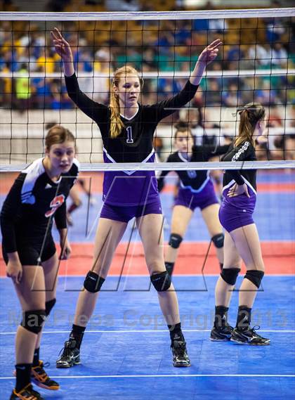 Thumbnail 1 in Bayfield vs. Lamar (CHSAA 3A Pool 1) photogallery.