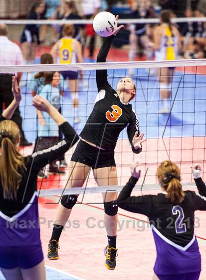 Thumbnail 2 in Bayfield vs. Lamar (CHSAA 3A Pool 1) photogallery.