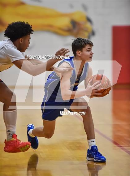 Thumbnail 1 in Lone Oak vs. Leonard (UIL Basketball 3A Region II Bi-District) photogallery.