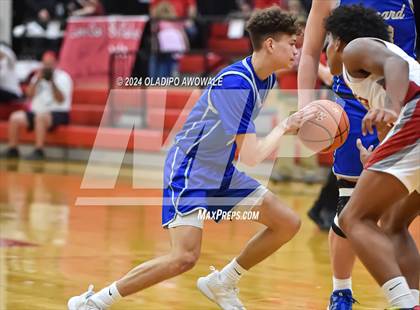 Thumbnail 3 in Lone Oak vs. Leonard (UIL Basketball 3A Region II Bi-District) photogallery.