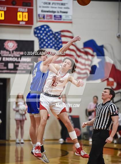 Thumbnail 3 in Lone Oak vs. Leonard (UIL Basketball 3A Region II Bi-District) photogallery.