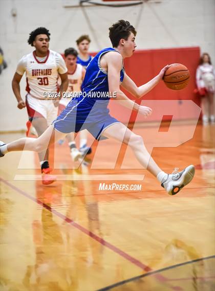 Thumbnail 1 in Lone Oak vs. Leonard (UIL Basketball 3A Region II Bi-District) photogallery.