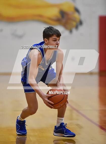 Thumbnail 3 in Lone Oak vs. Leonard (UIL Basketball 3A Region II Bi-District) photogallery.