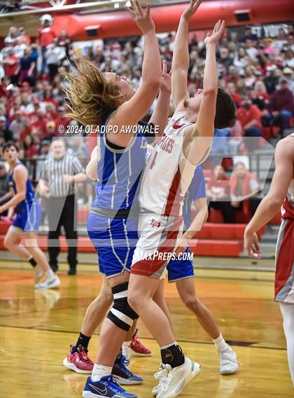 Thumbnail 2 in Lone Oak vs. Leonard (UIL Basketball 3A Region II Bi-District) photogallery.