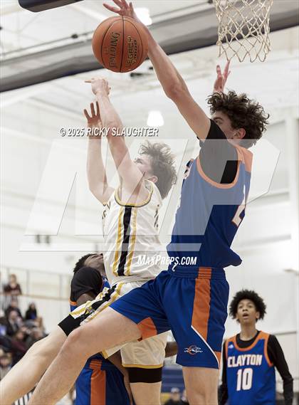 Thumbnail 1 in Clayton vs  Vianney (Rotating 8 Tournament) photogallery.