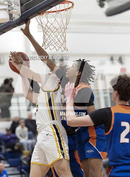 Thumbnail 1 in Clayton vs  Vianney (Rotating 8 Tournament) photogallery.
