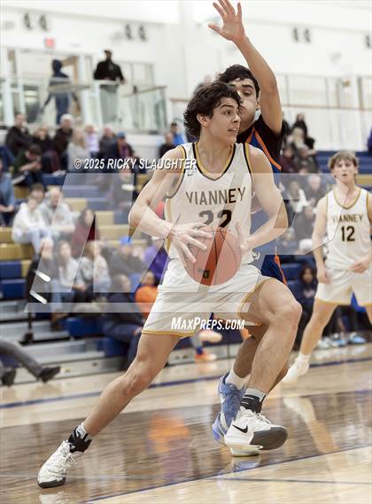 Thumbnail 2 in Clayton vs  Vianney (Rotating 8 Tournament) photogallery.