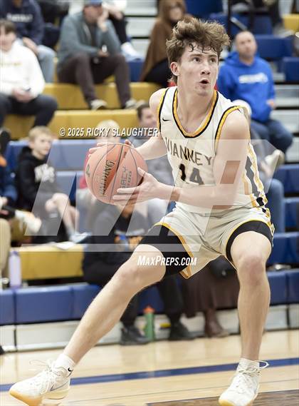 Thumbnail 3 in Clayton vs  Vianney (Rotating 8 Tournament) photogallery.