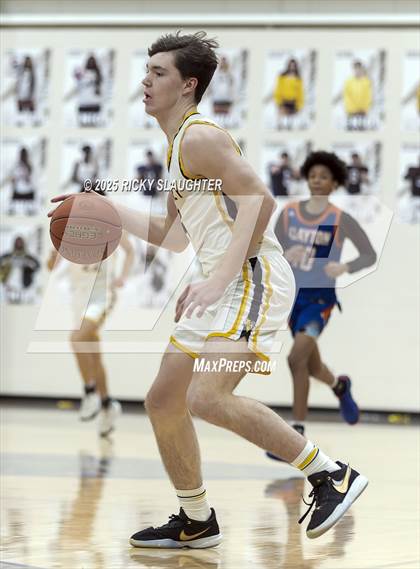 Thumbnail 3 in Clayton vs  Vianney (Rotating 8 Tournament) photogallery.