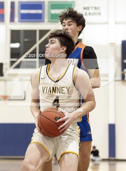 Thumbnail 2 in Clayton vs  Vianney (Rotating 8 Tournament) photogallery.