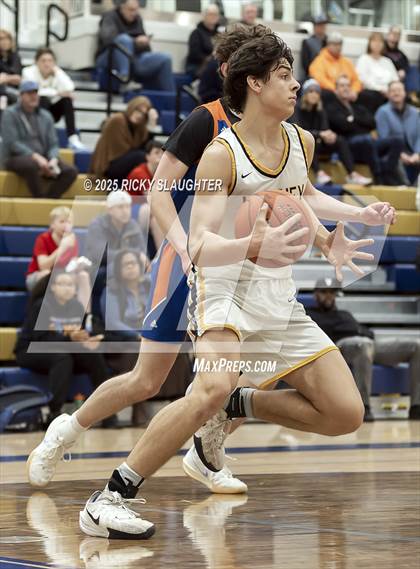 Thumbnail 3 in Clayton vs  Vianney (Rotating 8 Tournament) photogallery.