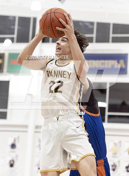 Thumbnail 1 in Clayton vs  Vianney (Rotating 8 Tournament) photogallery.