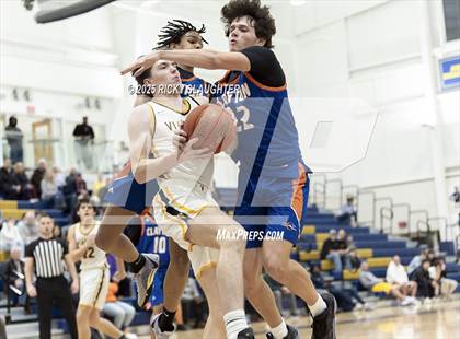 Thumbnail 2 in Clayton vs  Vianney (Rotating 8 Tournament) photogallery.