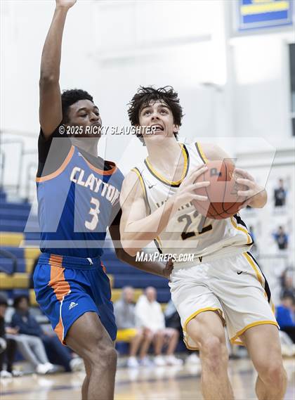 Thumbnail 2 in Clayton vs  Vianney (Rotating 8 Tournament) photogallery.