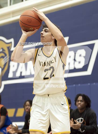 Thumbnail 1 in Clayton vs  Vianney (Rotating 8 Tournament) photogallery.