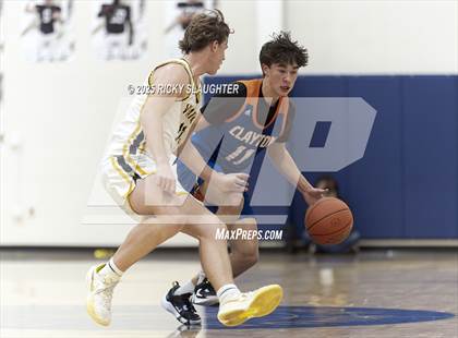 Thumbnail 2 in Clayton vs  Vianney (Rotating 8 Tournament) photogallery.