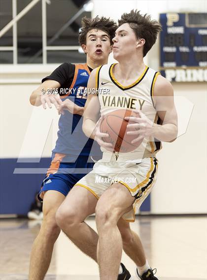 Thumbnail 1 in Clayton vs  Vianney (Rotating 8 Tournament) photogallery.