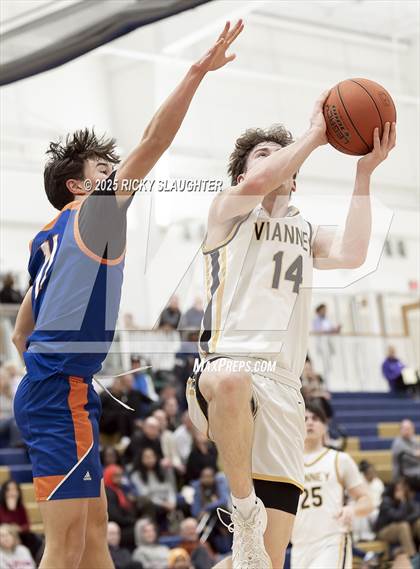 Thumbnail 1 in Clayton vs  Vianney (Rotating 8 Tournament) photogallery.
