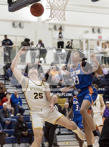 Thumbnail 3 in Clayton vs  Vianney (Rotating 8 Tournament) photogallery.