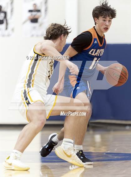 Thumbnail 3 in Clayton vs  Vianney (Rotating 8 Tournament) photogallery.
