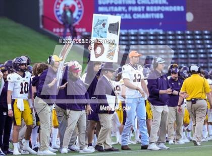 Thumbnail 2 in Southlake Carroll vs. Highland Park (UIL 6A DII Regional Semifinals) photogallery.