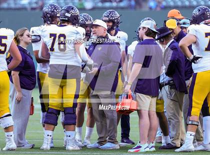 Thumbnail 2 in Southlake Carroll vs. Highland Park (UIL 6A DII Regional Semifinals) photogallery.
