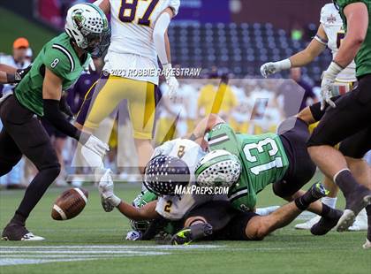 Thumbnail 2 in Southlake Carroll vs. Highland Park (UIL 6A DII Regional Semifinals) photogallery.