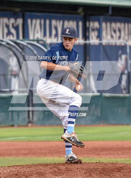 Thumbnail 2 in Carlmont vs. Leland (CIF CCS D1 Quarterfinal) photogallery.