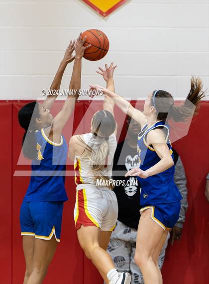 Thumbnail 2 in Incarnate Word Academy @ Burroughs photogallery.
