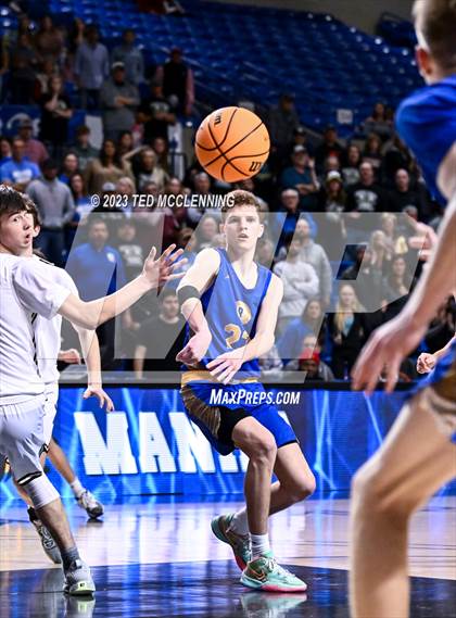 Thumbnail 3 in Manila vs. Bergman (AAA 3A State Final) photogallery.