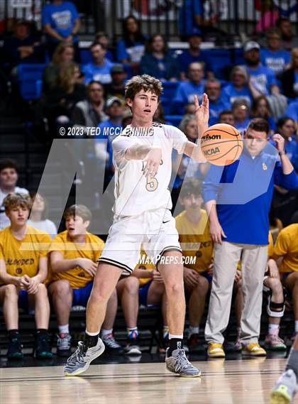 Thumbnail 2 in Manila vs. Bergman (AAA 3A State Final) photogallery.