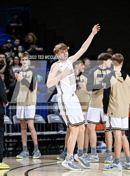Thumbnail 2 in Manila vs. Bergman (AAA 3A State Final) photogallery.