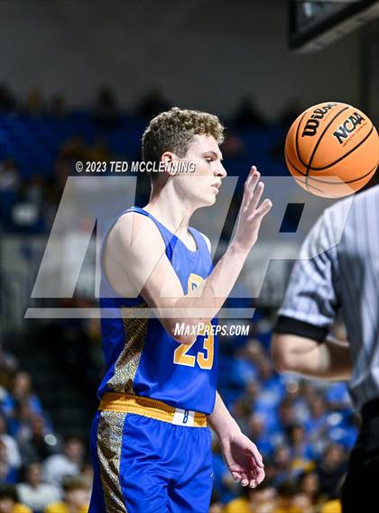 Thumbnail 2 in Manila vs. Bergman (AAA 3A State Final) photogallery.