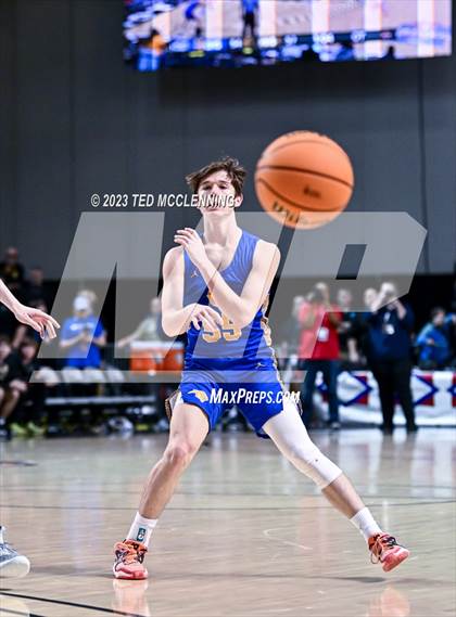 Thumbnail 1 in Manila vs. Bergman (AAA 3A State Final) photogallery.