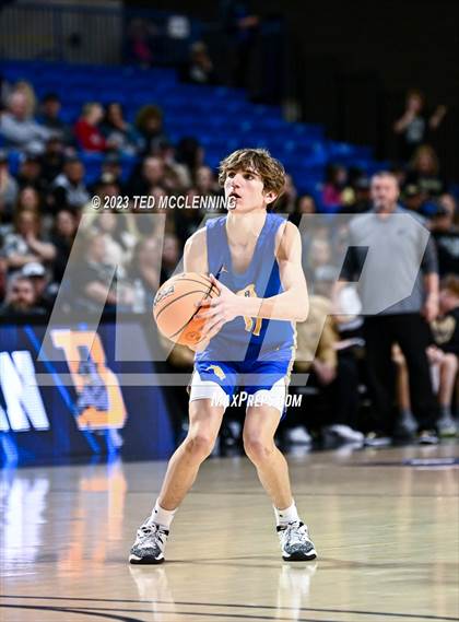 Thumbnail 1 in Manila vs. Bergman (AAA 3A State Final) photogallery.