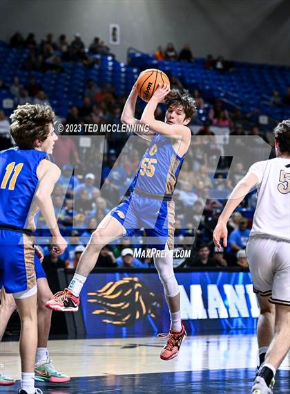 Thumbnail 1 in Manila vs. Bergman (AAA 3A State Final) photogallery.