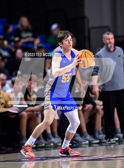 Thumbnail 2 in Manila vs. Bergman (AAA 3A State Final) photogallery.