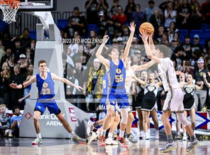 Thumbnail 1 in Manila vs. Bergman (AAA 3A State Final) photogallery.