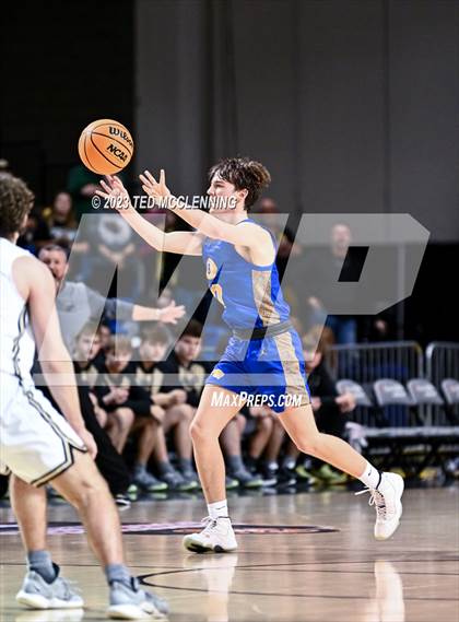 Thumbnail 1 in Manila vs. Bergman (AAA 3A State Final) photogallery.