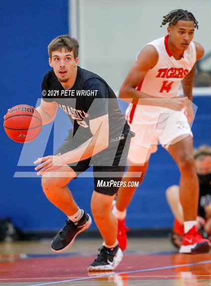 Thumbnail 2 in Manatee vs Sarasota Boys Basketball Allstar Game photogallery.