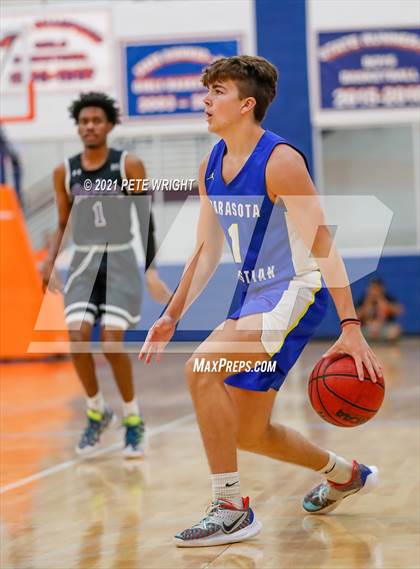 Thumbnail 3 in Manatee vs Sarasota Boys Basketball Allstar Game photogallery.