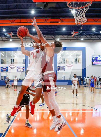 Thumbnail 3 in Manatee vs Sarasota Boys Basketball Allstar Game photogallery.