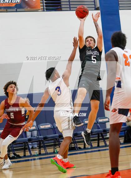 Thumbnail 1 in Manatee vs Sarasota Boys Basketball Allstar Game photogallery.