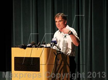 Thumbnail 2 in De La Salle's Bob Ladouceur press conference photogallery.