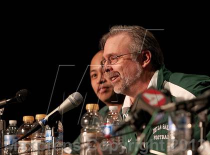Thumbnail 2 in De La Salle's Bob Ladouceur press conference photogallery.