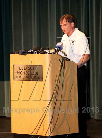 Thumbnail 1 in De La Salle's Bob Ladouceur press conference photogallery.