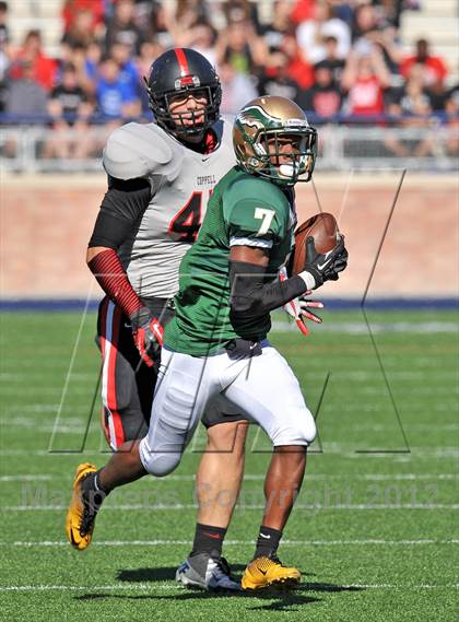 Thumbnail 2 in Coppell vs. DeSoto (UIL 5A Division 1 Area Playoff) photogallery.