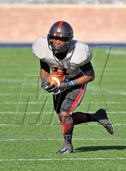 Thumbnail 2 in Coppell vs. DeSoto (UIL 5A Division 1 Area Playoff) photogallery.